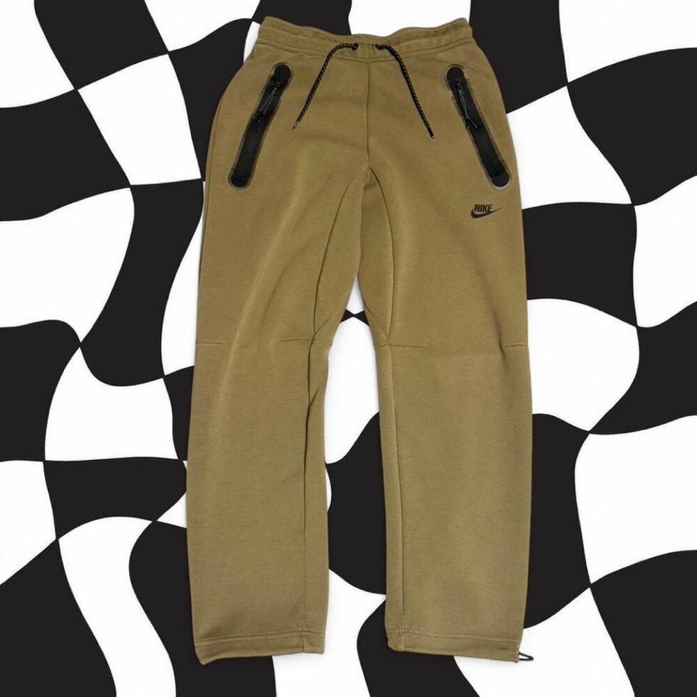 Nike green tech sweatpants size